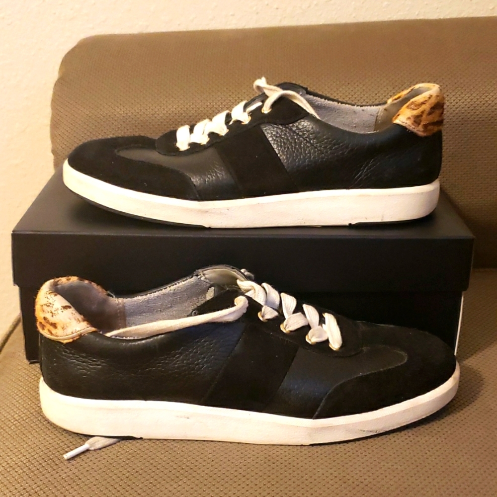 Black Naturalizer sneaker. Leather, suede and leopard print detail. Size 8M.